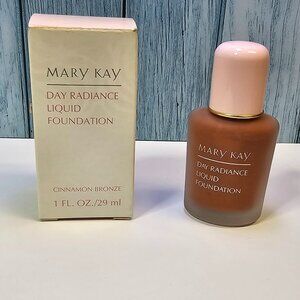 Mary Kay Day Radiance Liquid Foundation - Cinnamon Bronze  #1079 - NIB Old Stock